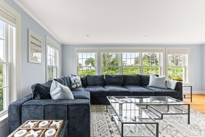 TV, fireplace, ping pong, stereo - Red Door Retreat in Chatham (Chatham)