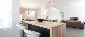 Sophisticated Minimalist Modern Home w/pool & spa