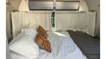 1 Schlafzimmer, Zimmersafe, Schreibtisch, Bügeleisen/Bügelbrett