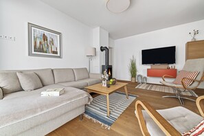 Fernseher, Kamin, Stereoanlage