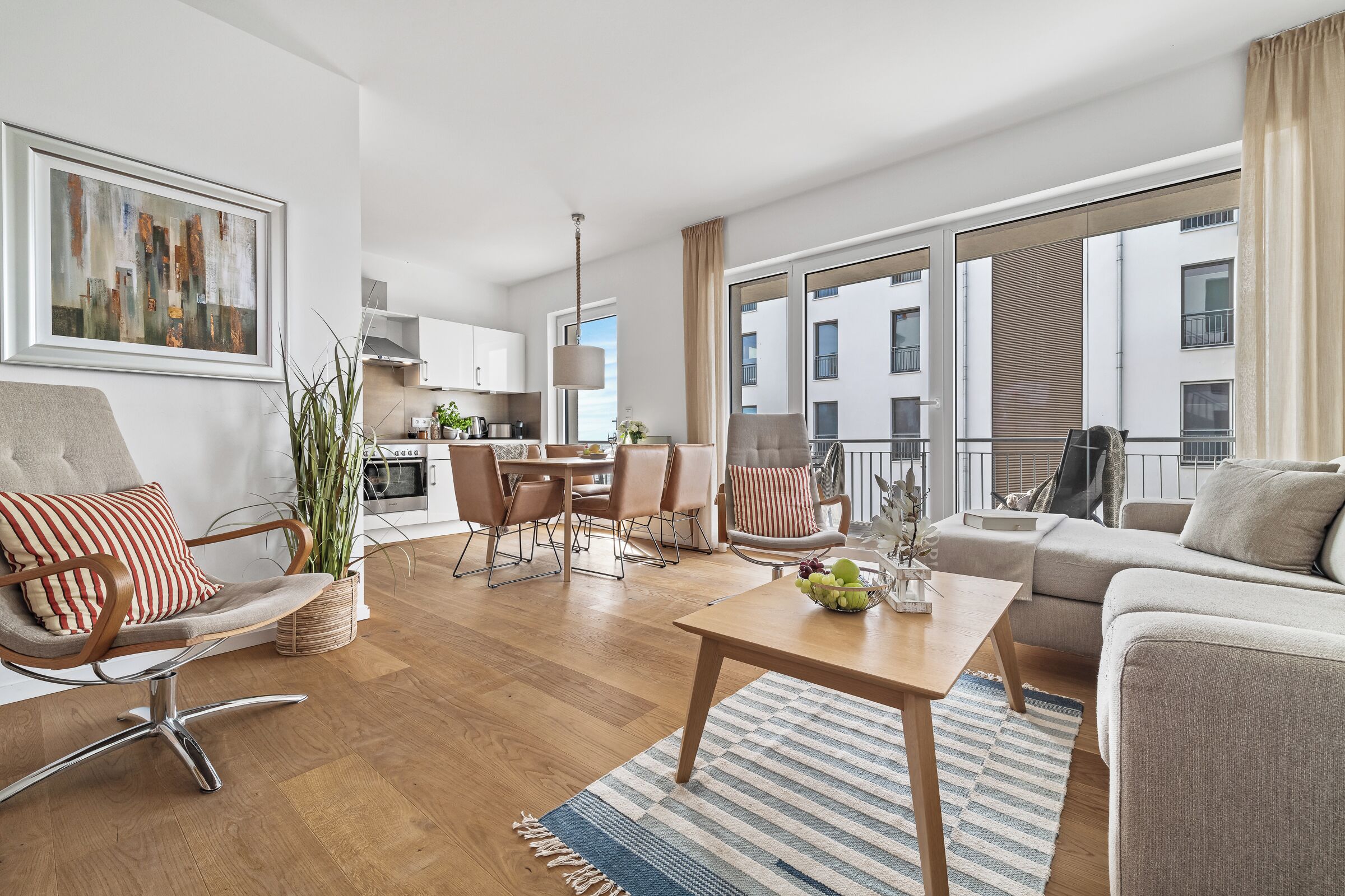 Télévision, cheminée, chaîne hi-fi