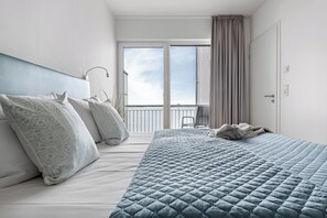 3 bedrooms, iron/ironing board, free WiFi - "Ocean Feeling" sea view vacation apartment on the Baltic Sea - 3 minutes walk to the beach (Olpenitz)