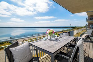 Outdoor dining - "Ocean Feeling" sea view vacation apartment on the Baltic Sea - 3 minutes walk to the beach (Olpenitz)