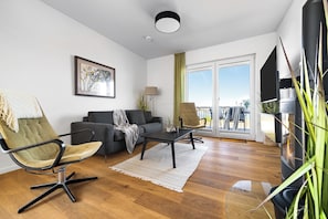 TV, fireplace, stereo