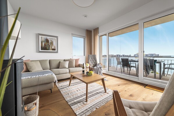 Televisie, een open haard en een stereo