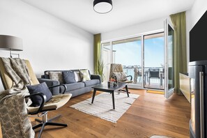 Televisión, chimenea, estéreo