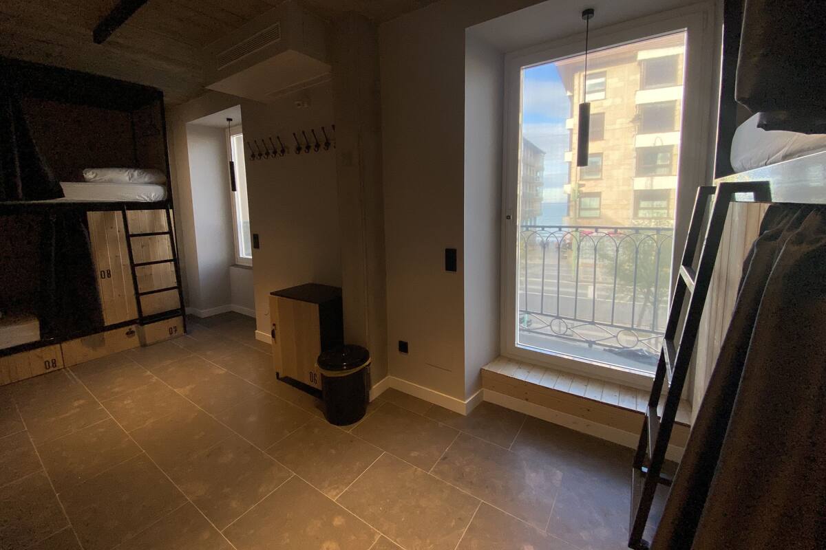 Asrama Umum, asrama campuran (1 Bed in 8 Bed Room) | Seprai premium, selimut bulu angsa, tirai kedap cahaya, dan kedap suara