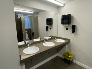 Shower, hair dryer, heated floors, towels