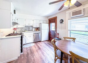 Dining tables - 79-1 3br apartment (Norwich)