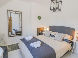 Casa de campo | 2 dormitorios, decoración individual, mobiliario individual