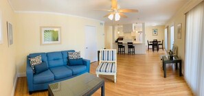 TV - North Myrtle Beach, D beautiful triplex unit (North Myrtle Beach)