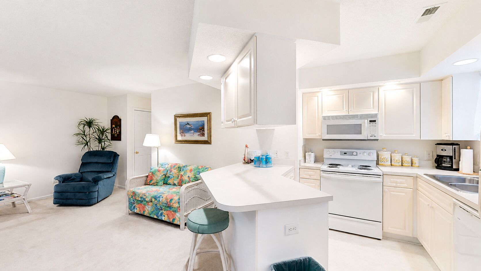 Fridge, microwave, dishwasher, coffee/tea maker
