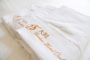 ヘアドライヤー、タオル