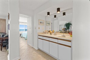 2 bedrooms, internet, wheelchair access
