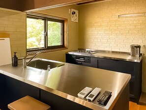 Fridge, microwave, stovetop, cookware/dishes/utensils - Experience cooking in a traditional Japanese heart / Mimasaka Okayama (Mimasaka)