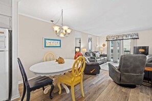 Una televisión, un reproductor de DVD