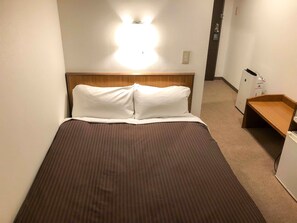 1 habitación, escritorio, tabla de planchar con plancha y wifi gratis