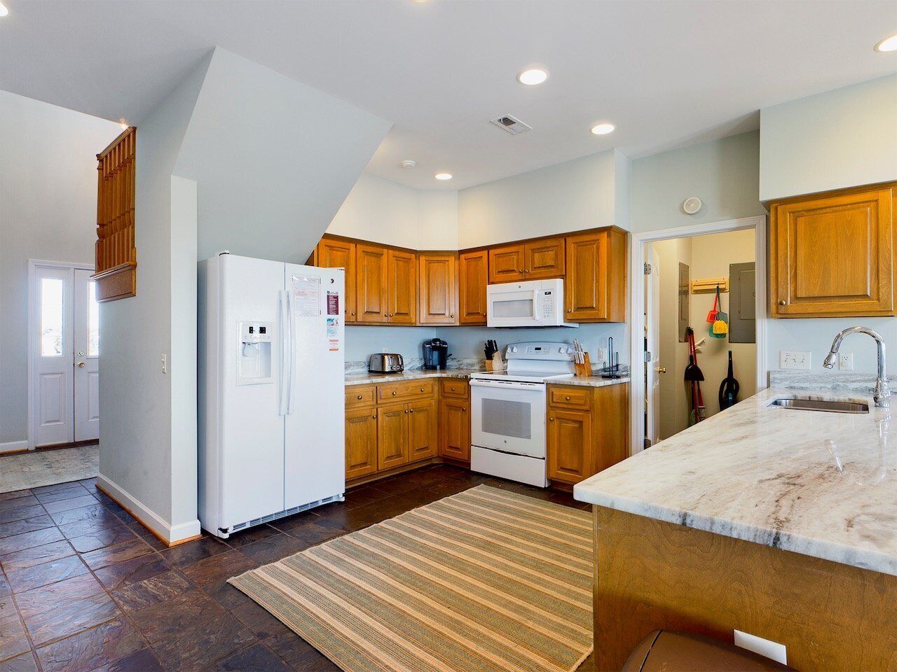 Fridge, microwave, dishwasher, coffee/tea maker