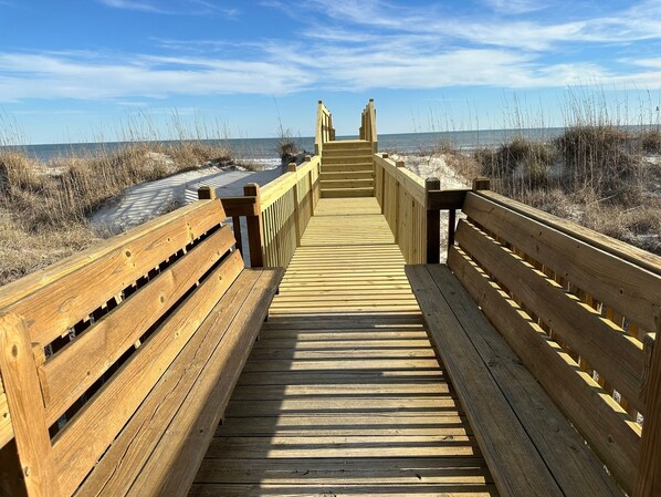 Property grounds - Ocean Drive Oceanfront 6BR • All En-Suite • Private Pool • Sleeps 20 • Ibis (North Myrtle Beach)