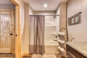 Shower, towels - Family Cabin w/ Private Swim Spa, Theater & Game Room Near Pigeon Forge (Sevierville)
