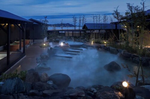 Entire building A stylish and comfortable gatewa / Tamano Okayama