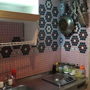 Fridge, microwave, stovetop, cookware/dishes/utensils
