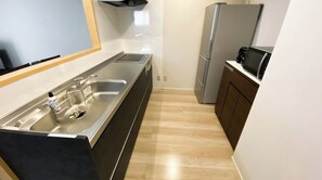 Fridge, microwave, stovetop, cookware/dishes/utensils