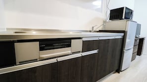 Fridge, microwave, stovetop, cookware/dishes/utensils