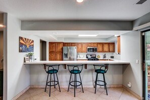 冰箱、微波炉、烤箱、炉灶