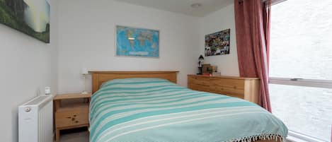 1 Schlafzimmer, BĂŒgeleisen/BĂŒgelbrett, Internetzugang, BettwĂ€sche