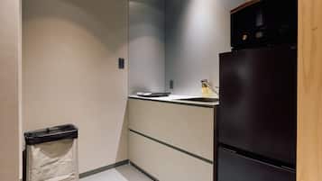 Fridge, microwave, stovetop, cookware/dishes/utensils