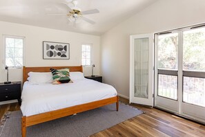 3 bedrooms, desk, iron/ironing board, travel cot