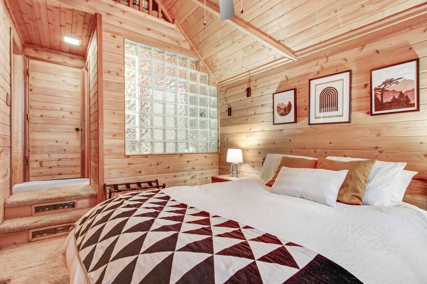 3 bedrooms, iron/ironing board, travel cot, free WiFi