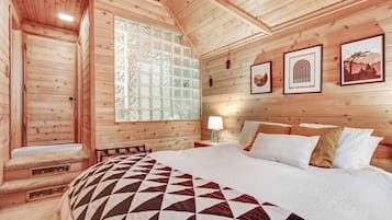 3 bedrooms, iron/ironing board, travel cot, free WiFi