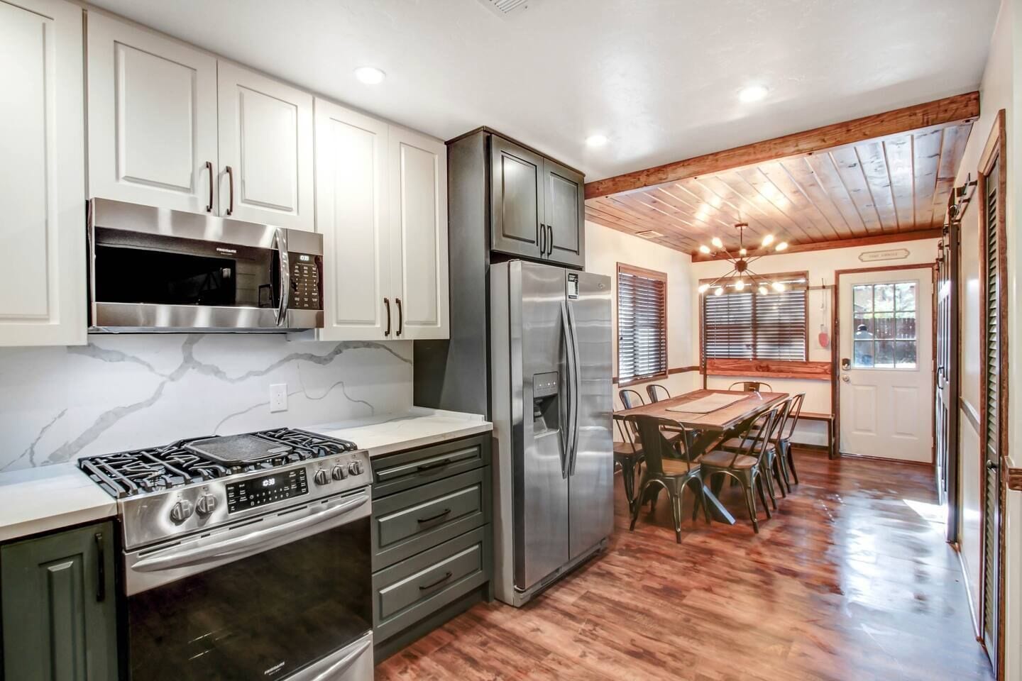 Refrigerador, microondas, horno y parrilla de estufa 