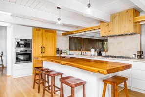 冰箱、微波炉、烤箱、炉灶