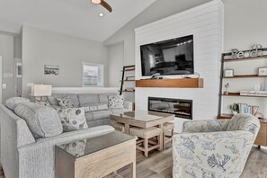 Smart TV, fireplace