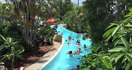 Sunshine Awaits, Tropical 3br home w heated pool, short drive to beach. Pets