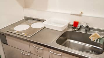Fridge, microwave, stovetop, cookware/dishes/utensils