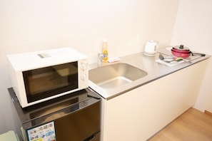 冰箱、微波炉、炉灶、厨具/餐具