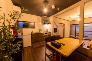 冰箱、微波炉、炉灶、厨具/餐具