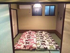 1 habitación, escritorio, tabla de planchar con plancha y wifi gratis 