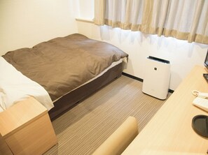 1 室のベッドルーム、デスク、WiFi (無料)、ベッドシーツ