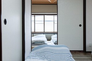 2 bedrooms, desk, iron/ironing board, free WiFi - 5 minutes walk to Fushimi Inari Taisha Shrine ind / Kyoto Kyōto (Kyoto)