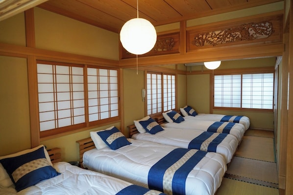 3 bedrooms, desk, iron/ironing board, free WiFi