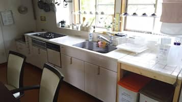 Fridge, microwave, stovetop, cookware/dishes/utensils
