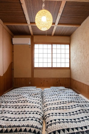 3 bedrooms, desk, iron/ironing board, free WiFi