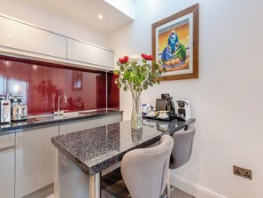 Dishwasher - 1 bedroom accommodation in Christchurch (Christchurch)
