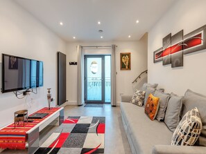 TV - 1 bedroom accommodation in Christchurch (Christchurch)