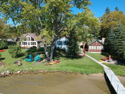 Lakefront Cottage-2Bdr-1.5Bth-Sleeps 6